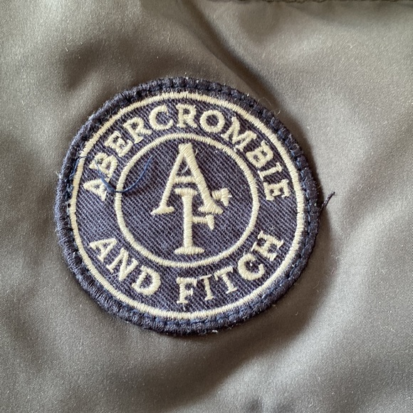 Abercrombie & Fitch small grey puffer coat - Picture 2 of 4